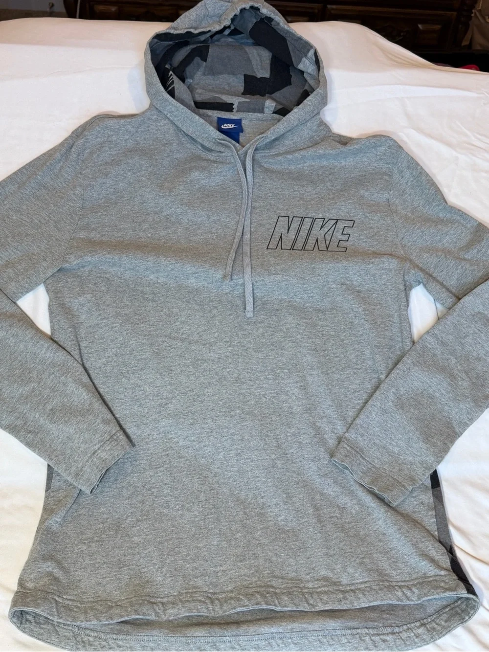 Nike Men’s Gray Pullover Hoodie Size L Logo Drawstring